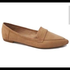 Brand new, never worn size 8. Nude flats.